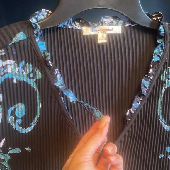 Quintessential Woman Modest blouse Size: 1X 
Women's Black and Blue Paisley Top - Picture 15 of 15